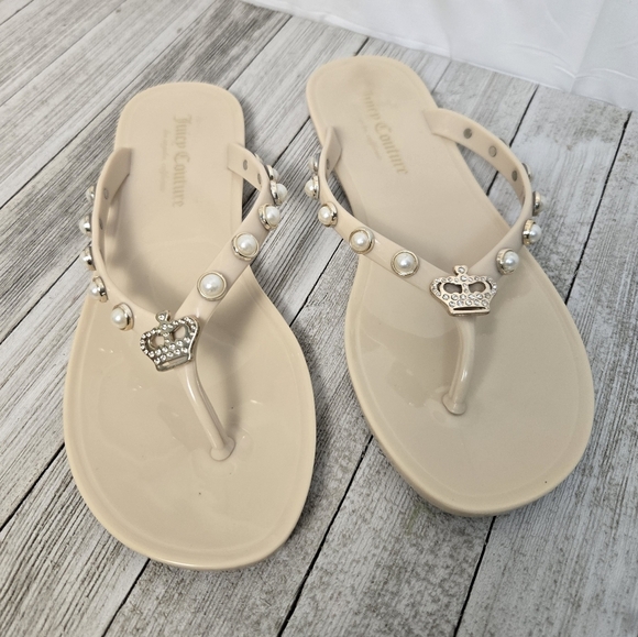 Juicy Couture Women’s Rhea Nude Plastic Sandal Rhinestone Crown Pearl Detail   6 - Picture 2 of 9